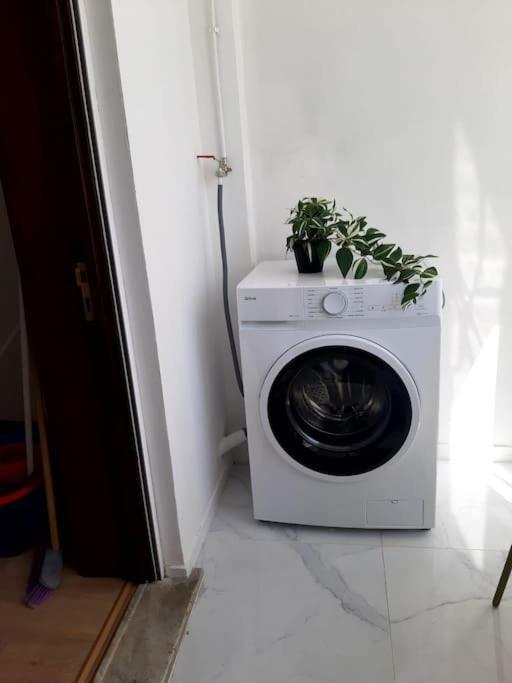 Downtown 2 Minutes By Walk To Center And Metro-Direct To Airpot T4 Apartment Porto Luaran gambar