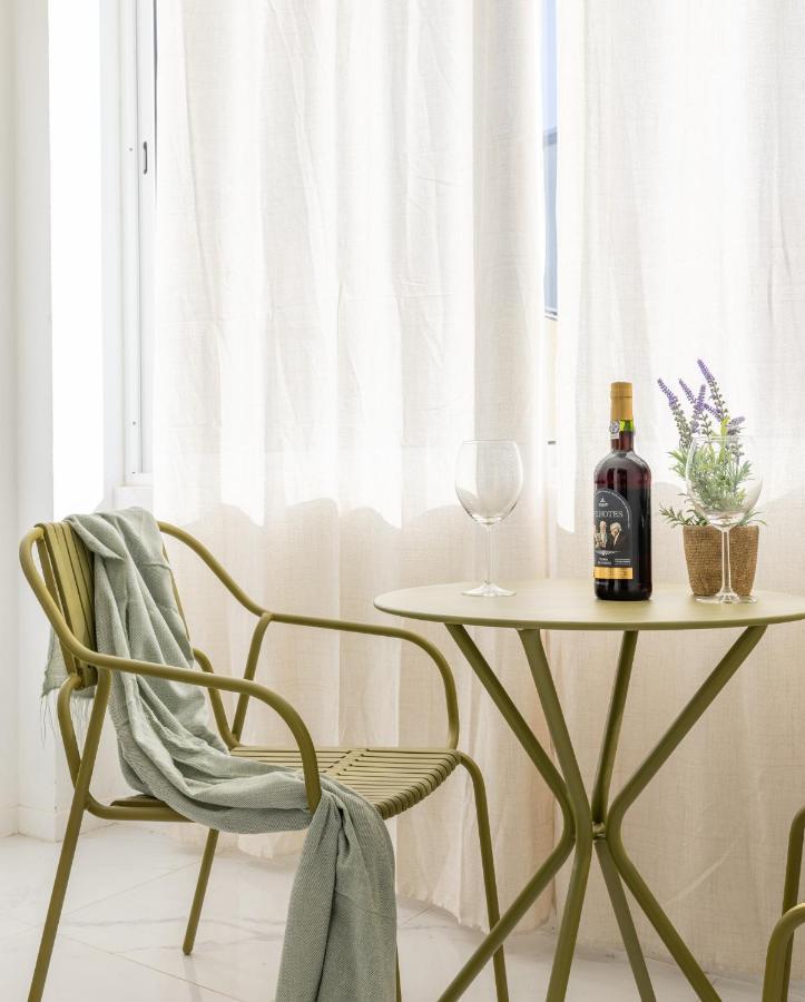 Downtown 2 Minutes By Walk To Center And Metro-Direct To Airpot T4 Apartment Porto Luaran gambar