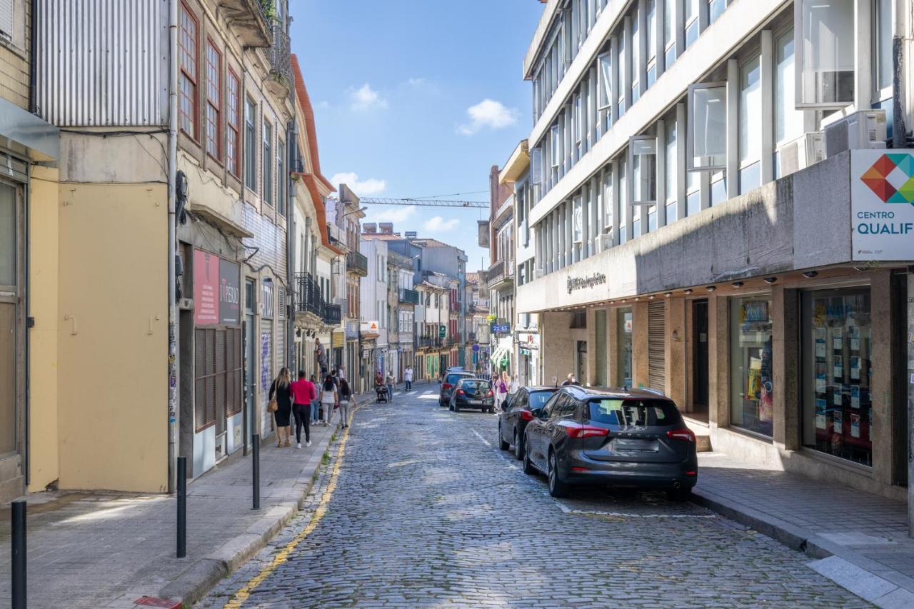 Downtown 2 Minutes By Walk To Center And Metro-Direct To Airpot T4 Apartment Porto Luaran gambar
