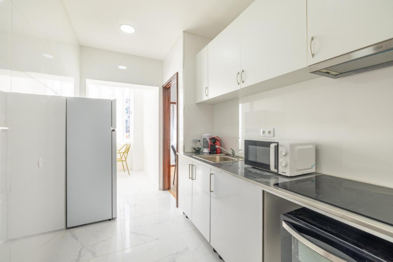 Downtown 2 Minutes By Walk To Center And Metro-Direct To Airpot T4 Apartment Porto Luaran gambar