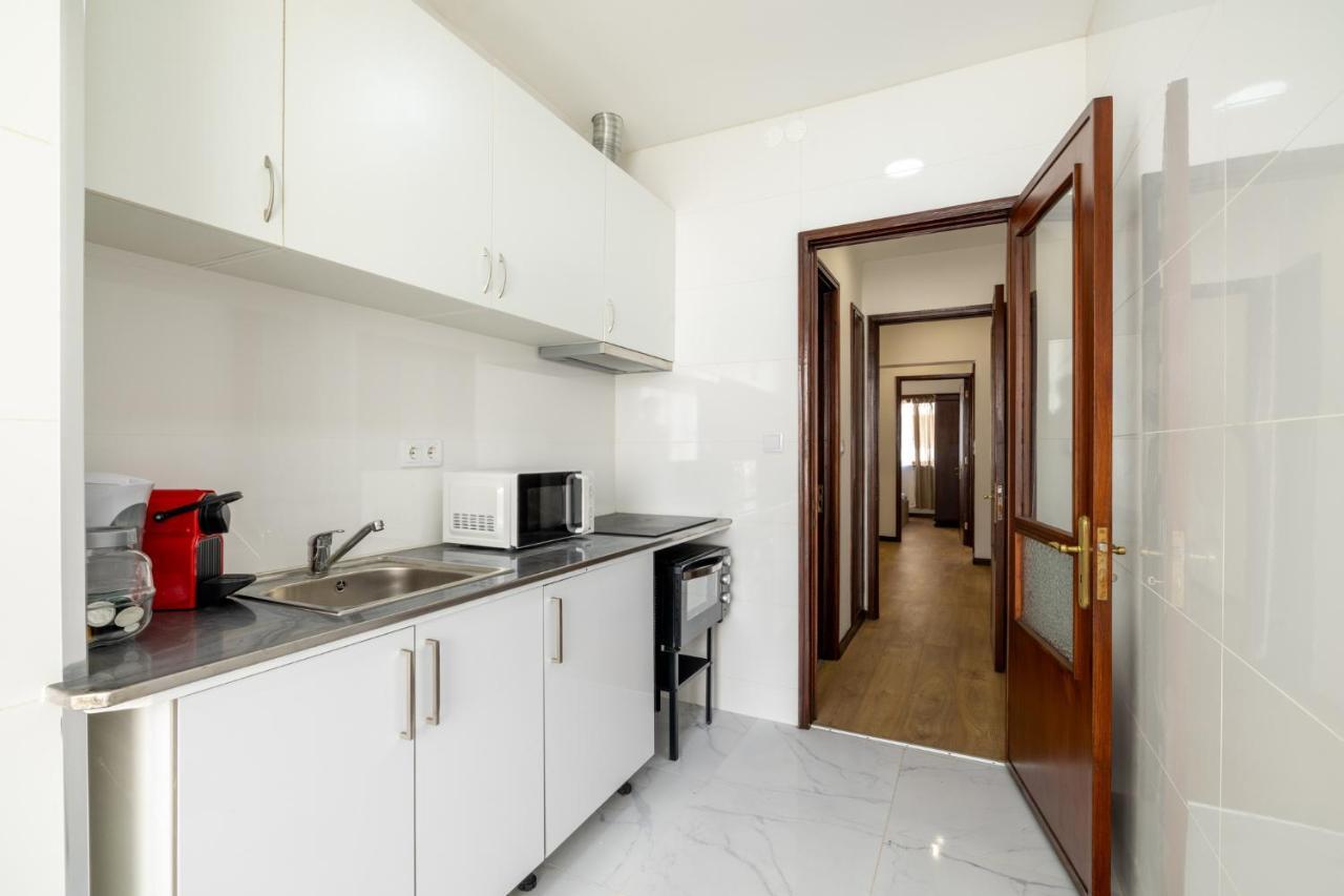 Downtown 2 Minutes By Walk To Center And Metro-Direct To Airpot T4 Apartment Porto Luaran gambar