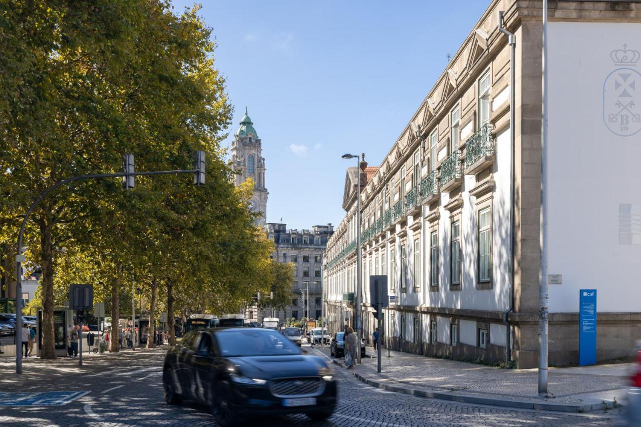Downtown 2 Minutes By Walk To Center And Metro-Direct To Airpot T4 Apartment Porto Luaran gambar