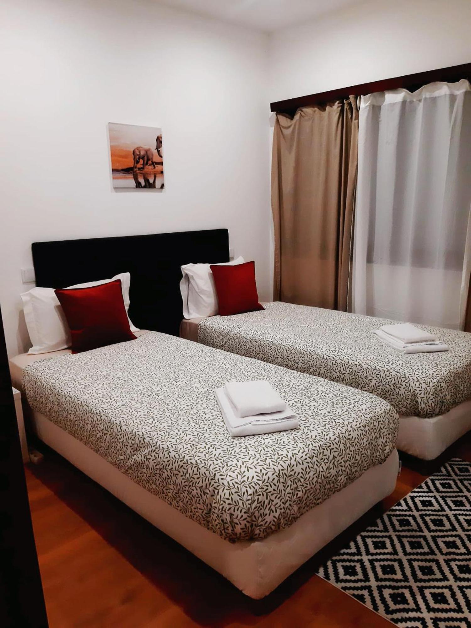 Downtown 2 Minutes By Walk To Center And Metro-Direct To Airpot T4 Apartment Porto Luaran gambar