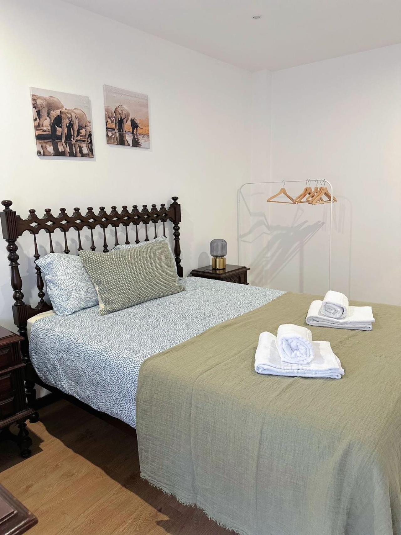 Downtown 2 Minutes By Walk To Center And Metro-Direct To Airpot T4 Apartment Porto Luaran gambar