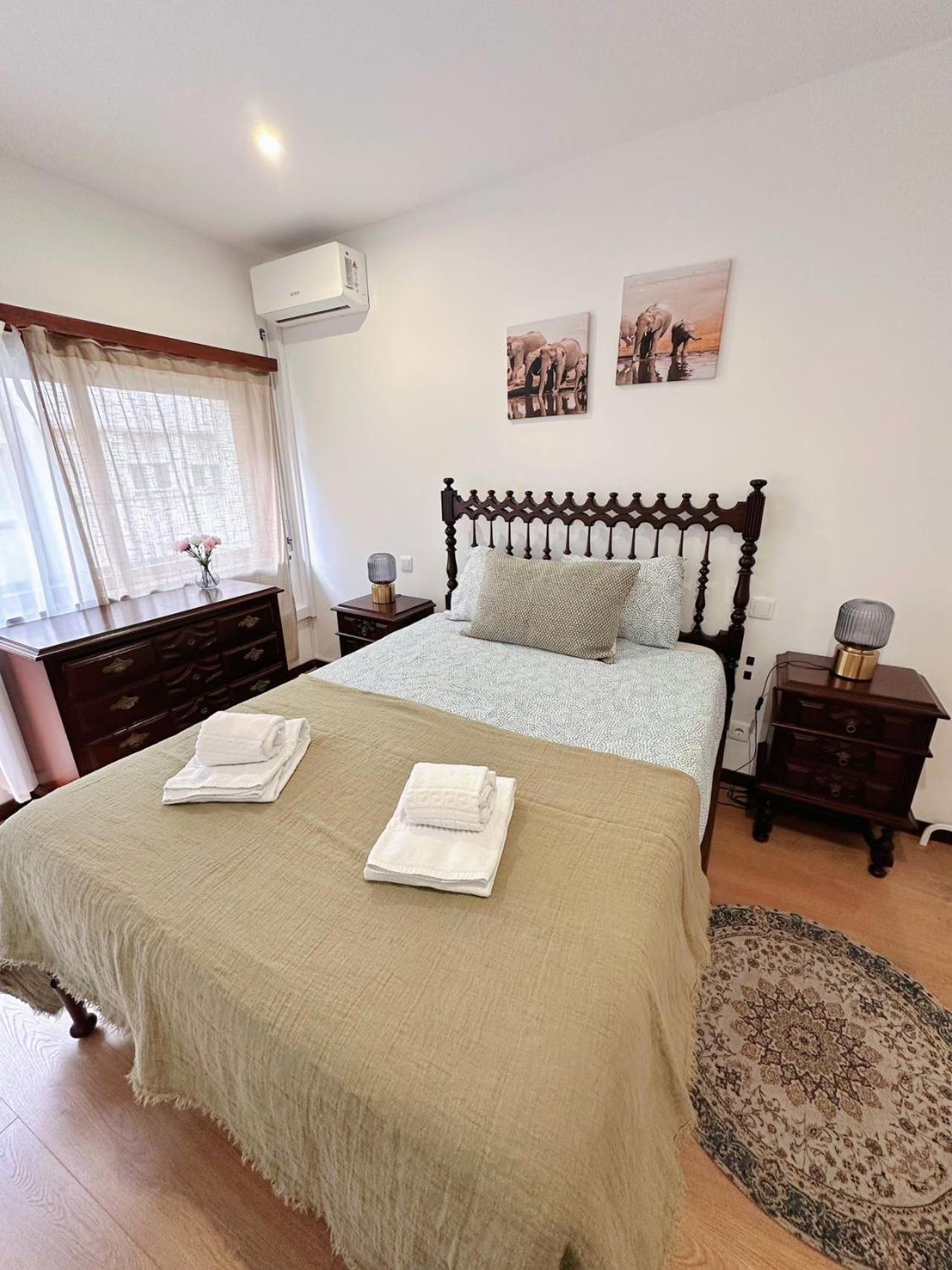 Downtown 2 Minutes By Walk To Center And Metro-Direct To Airpot T4 Apartment Porto Luaran gambar