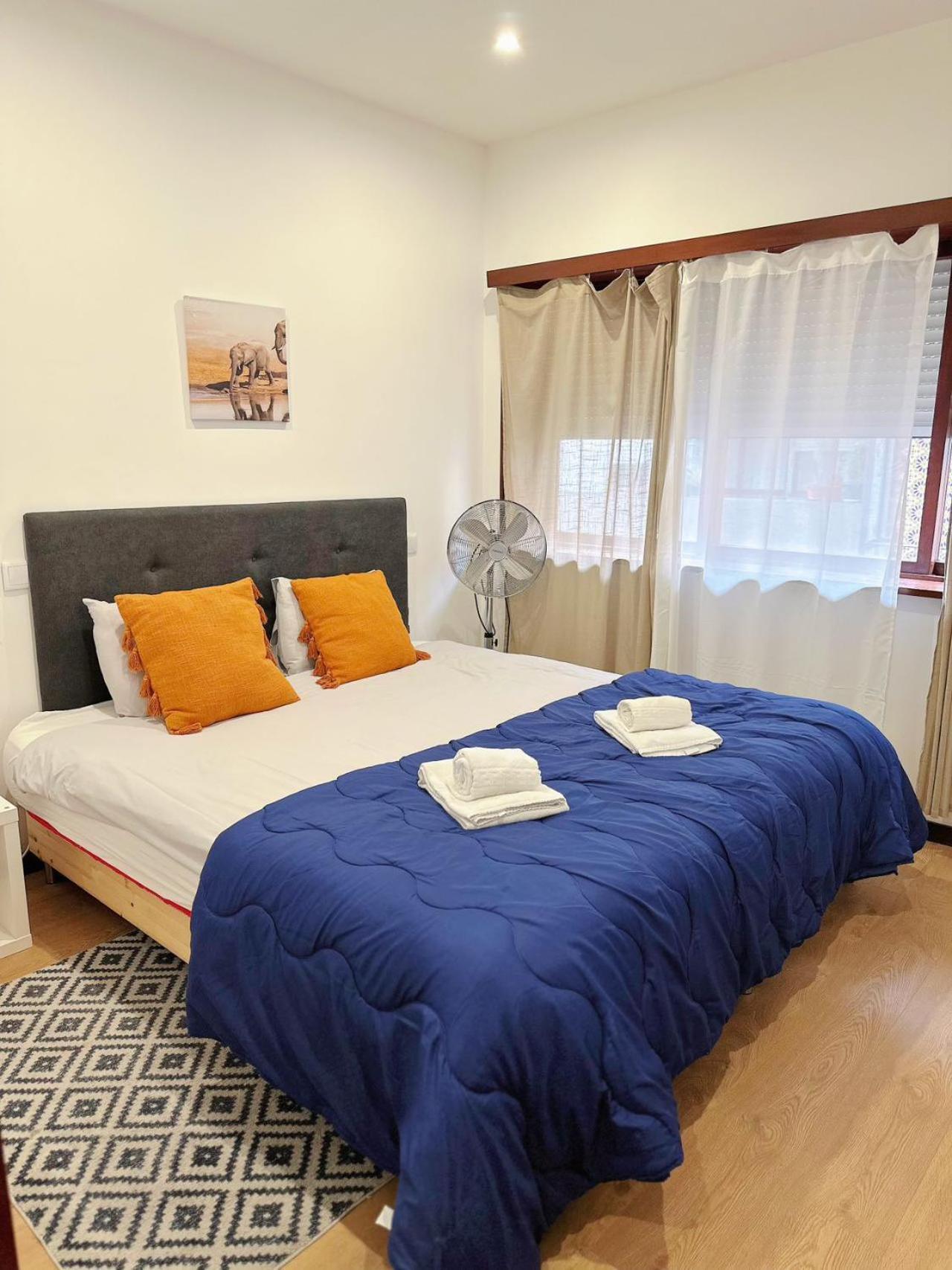 Downtown 2 Minutes By Walk To Center And Metro-Direct To Airpot T4 Apartment Porto Luaran gambar