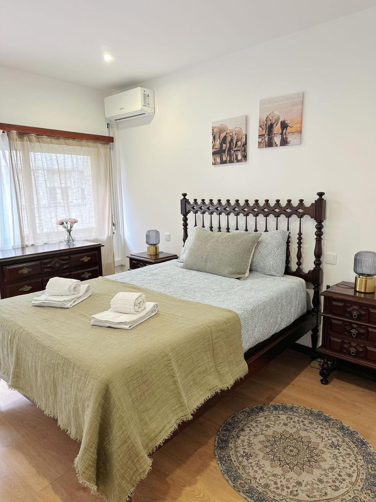 Downtown 2 Minutes By Walk To Center And Metro-Direct To Airpot T4 Apartment Porto Luaran gambar