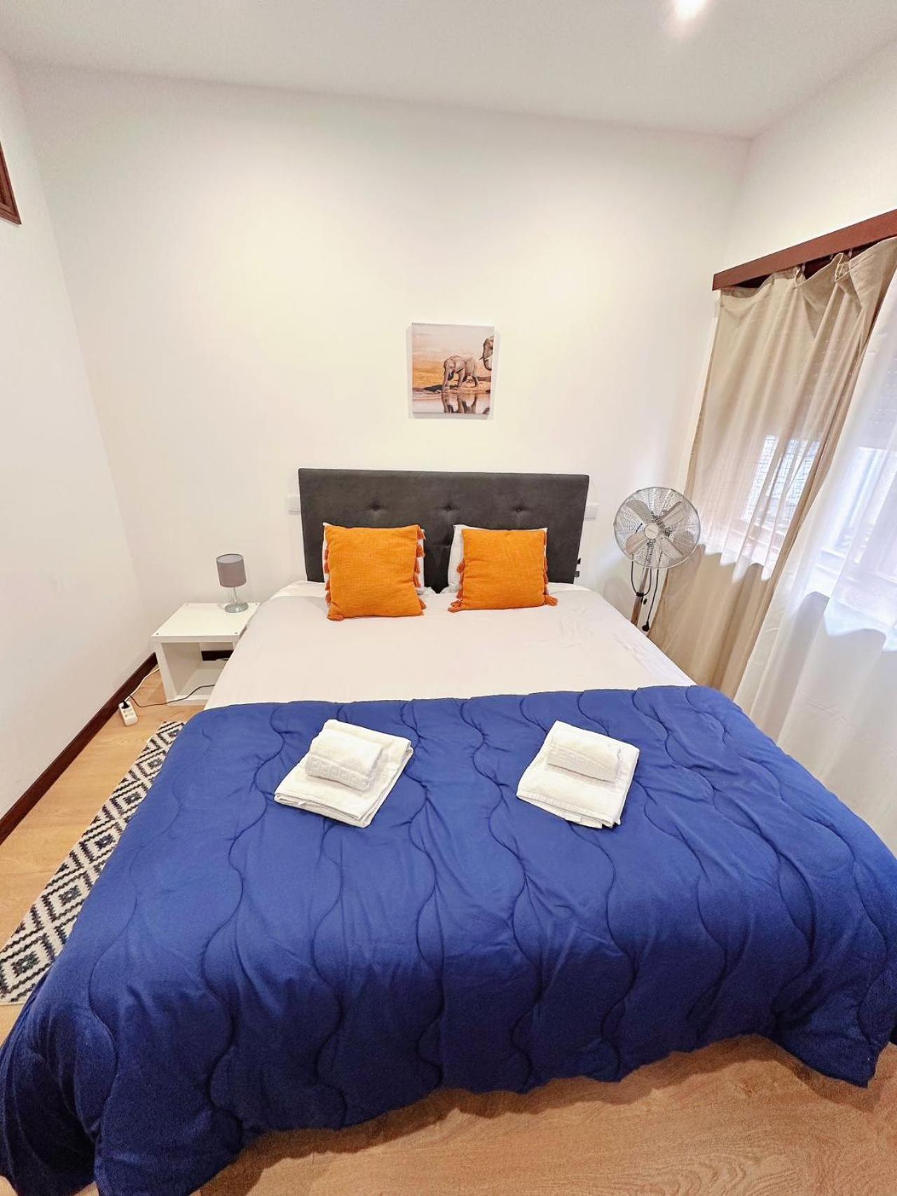 Downtown 2 Minutes By Walk To Center And Metro-Direct To Airpot T4 Apartment Porto Luaran gambar