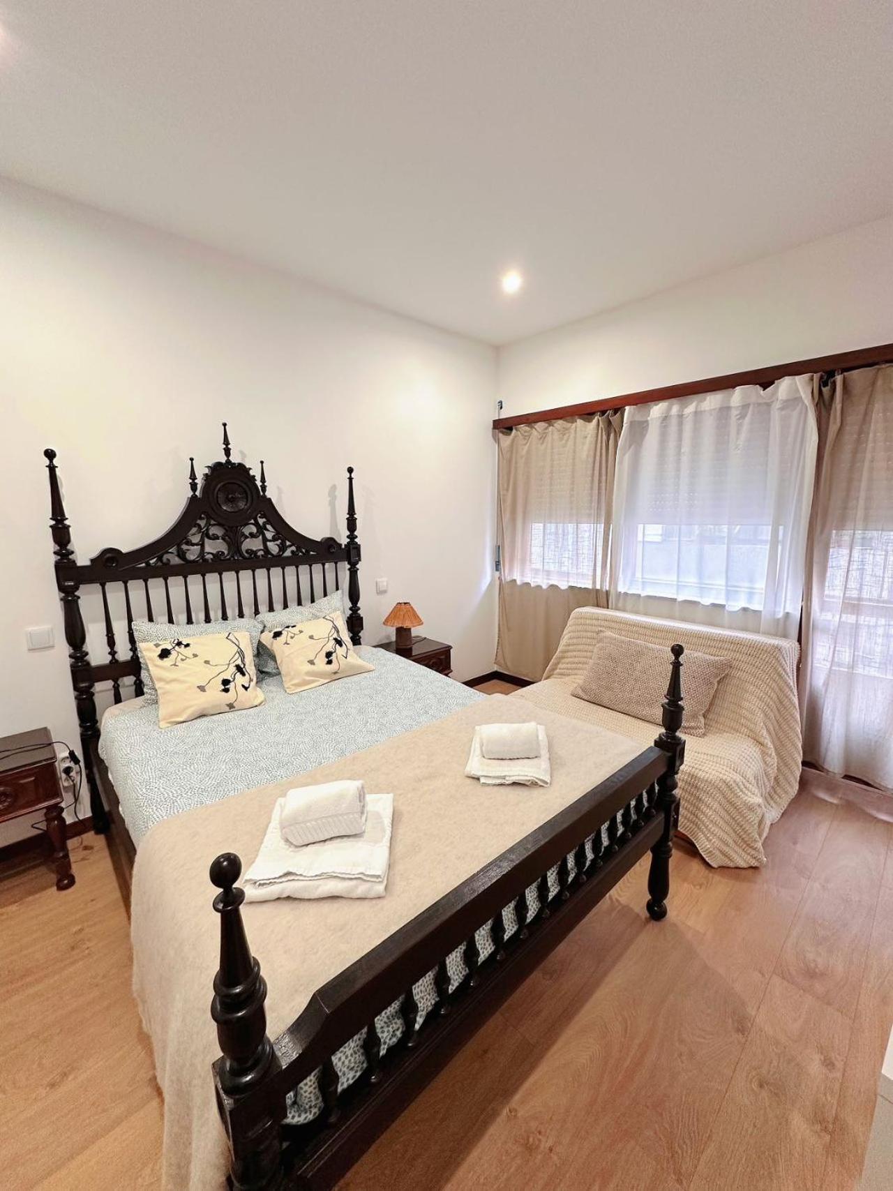 Downtown 2 Minutes By Walk To Center And Metro-Direct To Airpot T4 Apartment Porto Luaran gambar