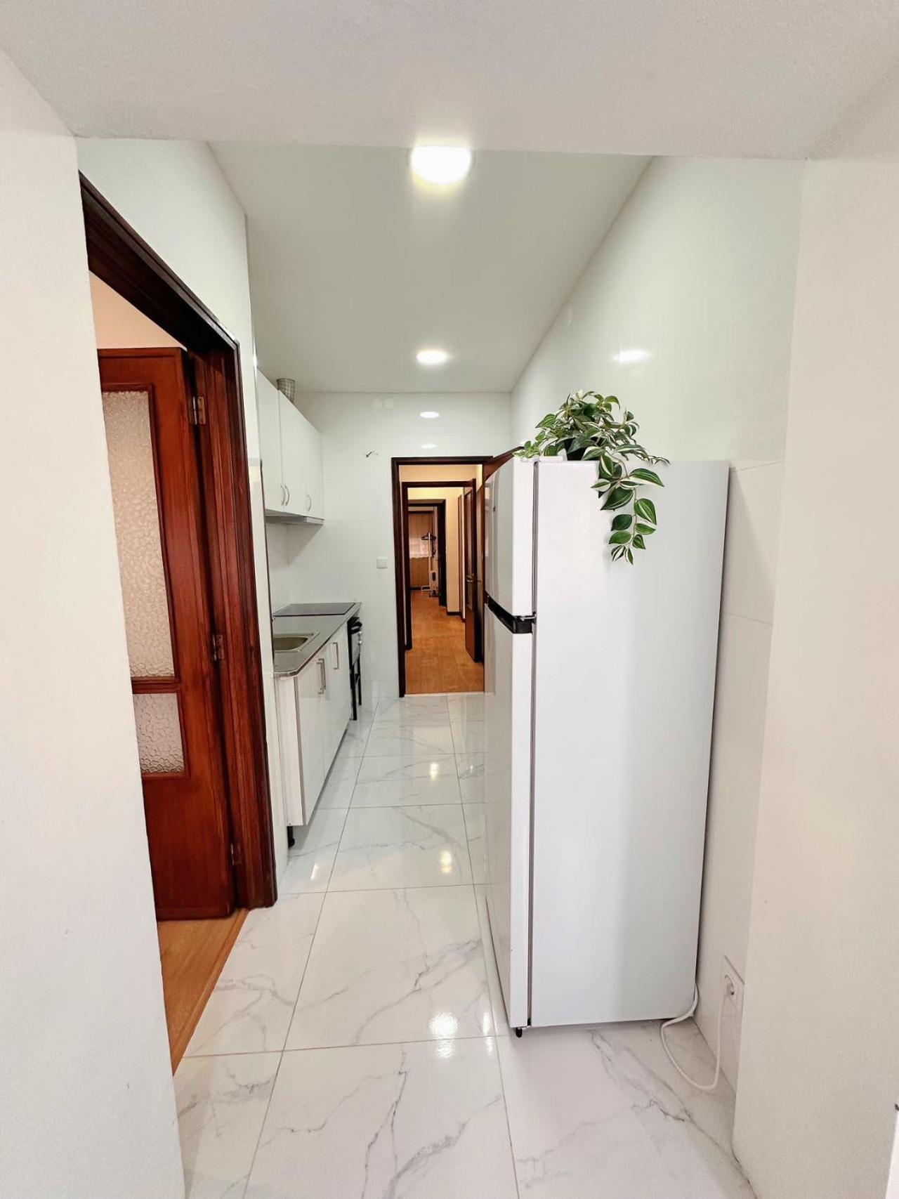 Downtown 2 Minutes By Walk To Center And Metro-Direct To Airpot T4 Apartment Porto Luaran gambar